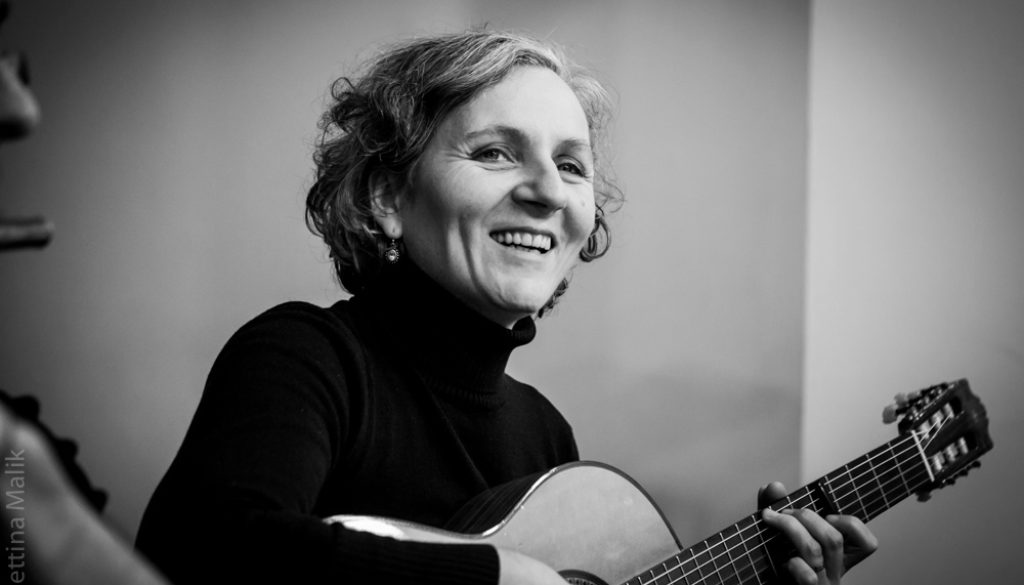 Ellen S. Spiegel - Gitarre und Gesang